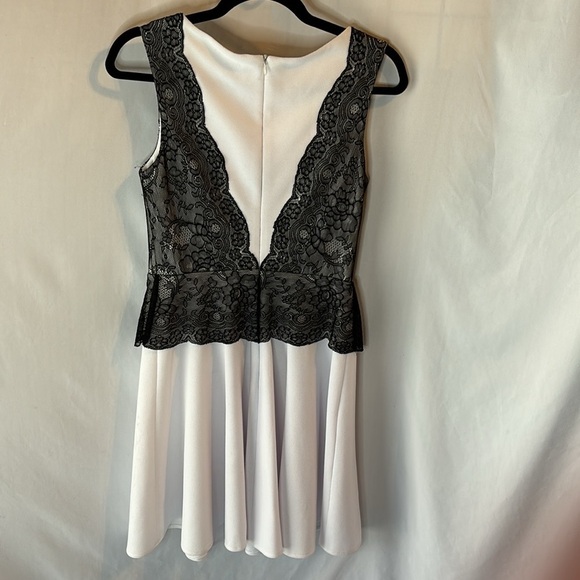 Betsey Johnson Lace Black and White Sleeveless Dress - Picture 5 of 6